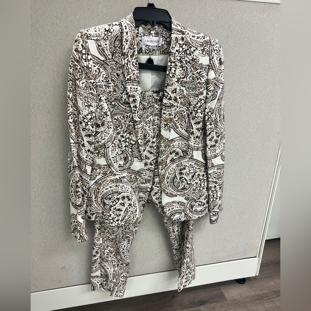 CK Calvin Klein Women Paisley One Button Blazer and Pants Beige Cream Lined